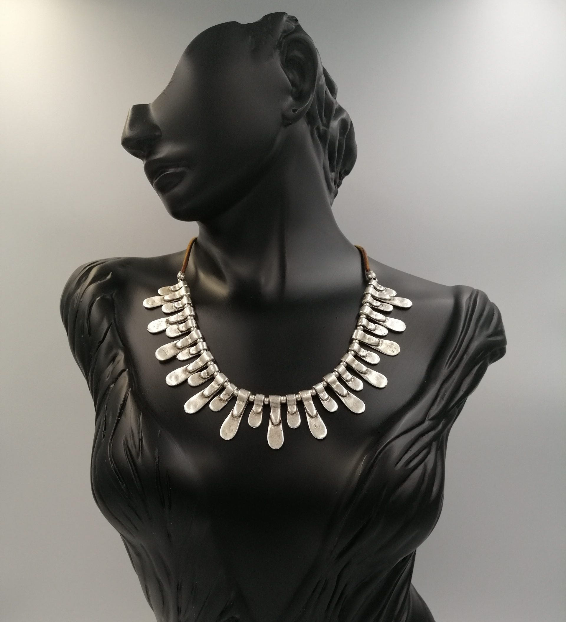 Leather bead necklace deals
